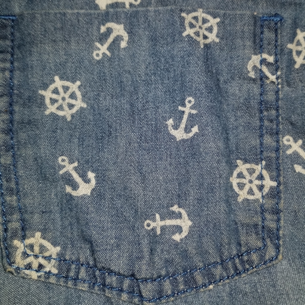 Sleeveless button down - Picture 4 of 5